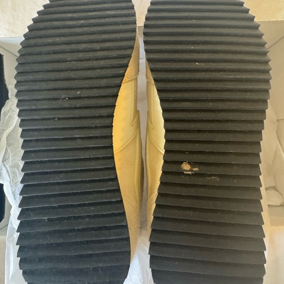 Rag & Bone Retro Runner in Antique White Suede - Picture 6 of 10